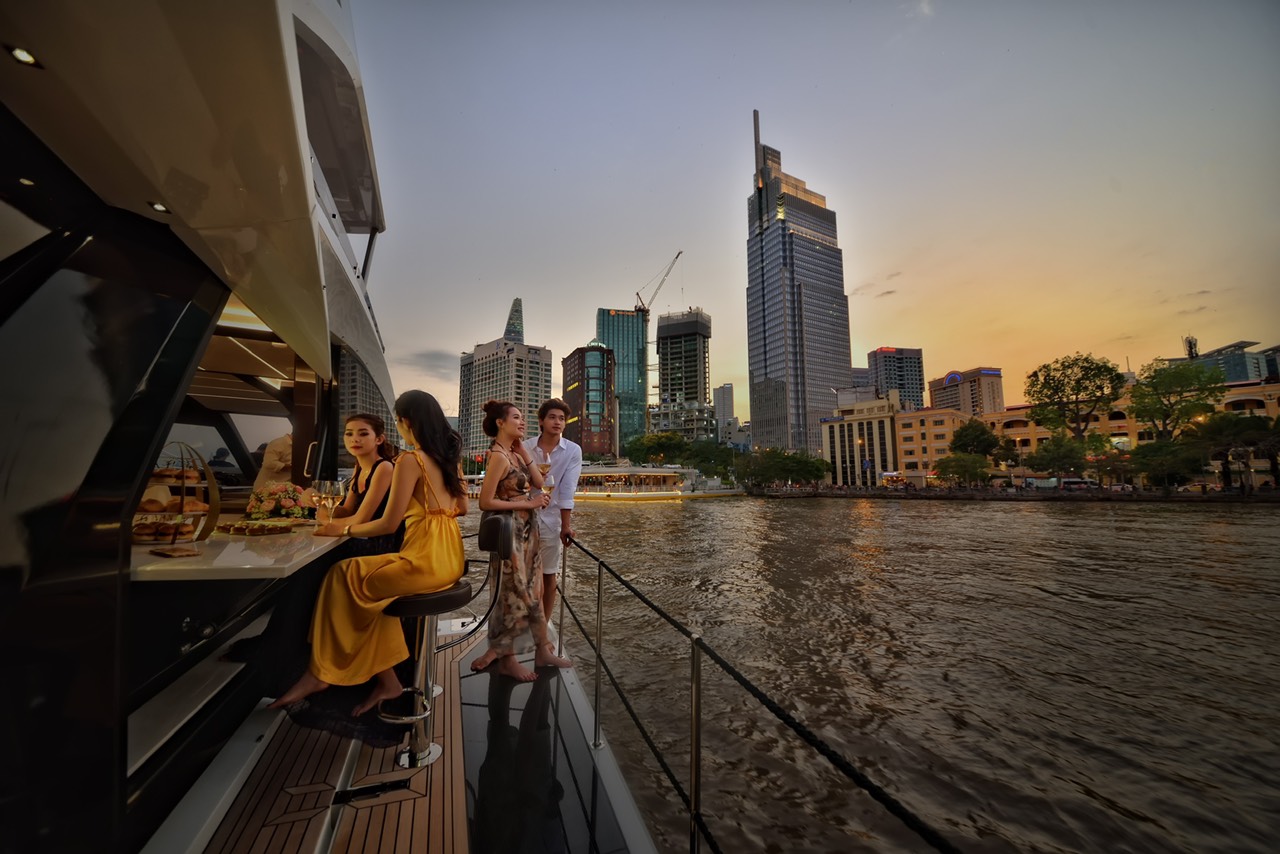 Tour ngắm hoàng hôn trên sông Sài Gòn bằng du thuyền 5 sao